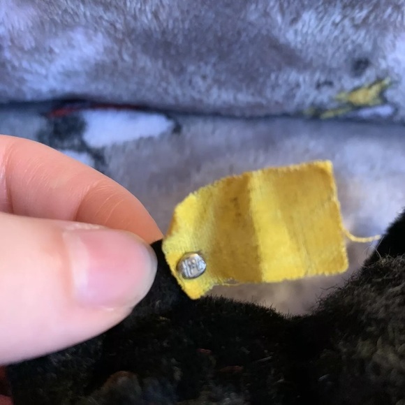 steiff snooby with button and tag.

Great condition from a smoke free home - Picture 5 of 5